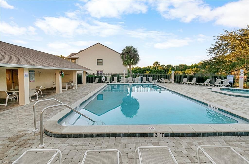 8302 Charter Club Cir, Unit 6, Fort Myers, FL 33919 Photo