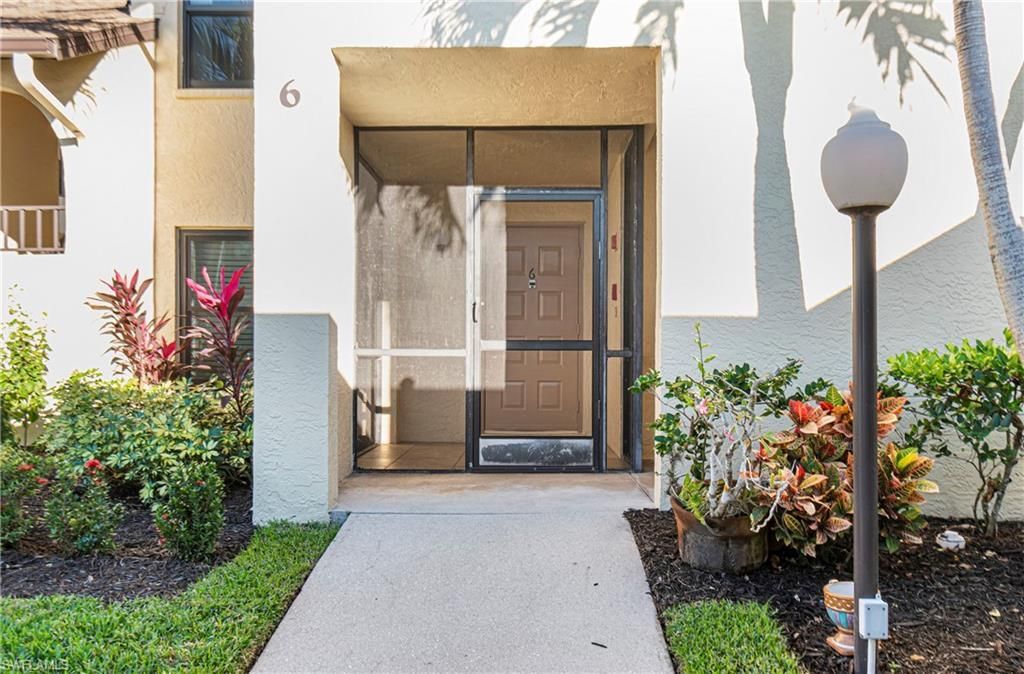 8302 Charter Club Cir, Unit 6, Fort Myers, FL 33919 Photo