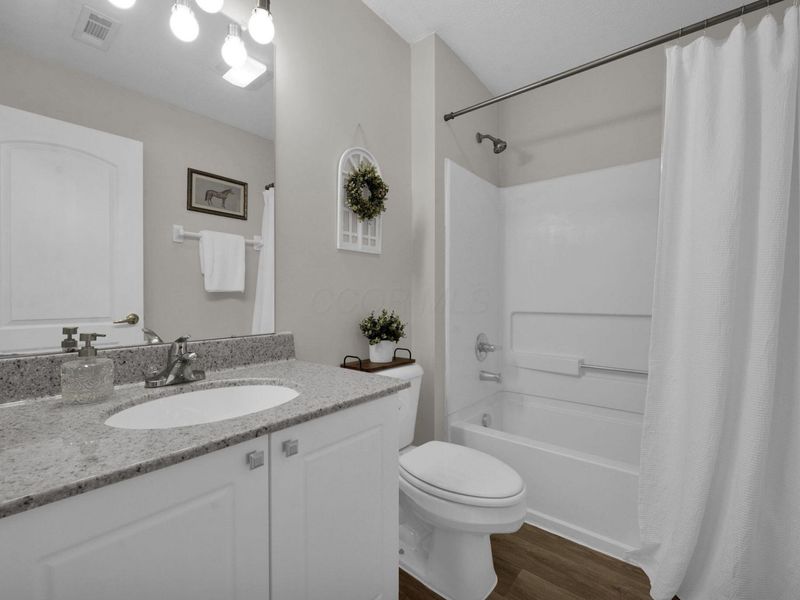 756 Hidden Springs Drive , Lewis Center, OH 43035 Photo 13