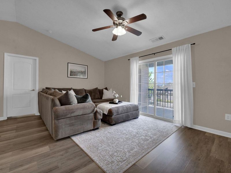 756 Hidden Springs Drive , Lewis Center, OH 43035 Photo 4