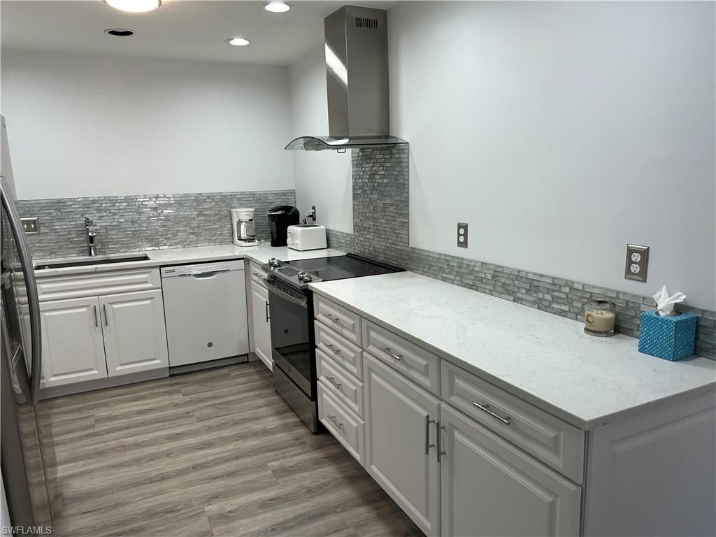 509 Roma Ct , Unit 201, Naples, FL 34110 Photo