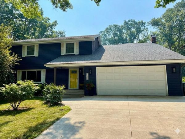 1212 Balsam Trail E, Eagan, MN 55123