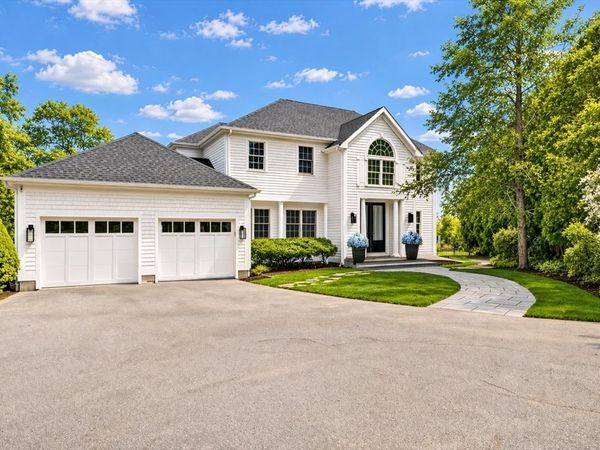 3 E High St, Dartmouth, MA 02748