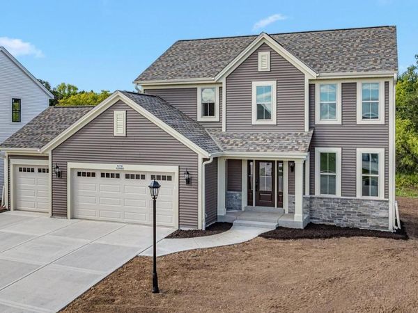 N174W20660 Laurel Springs CIRCLE, Jackson, WI 53037
