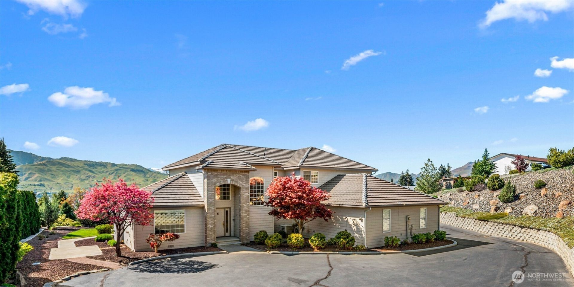 2205 N Devon Avenue, East Wenatchee, WA 98802 Main Photo