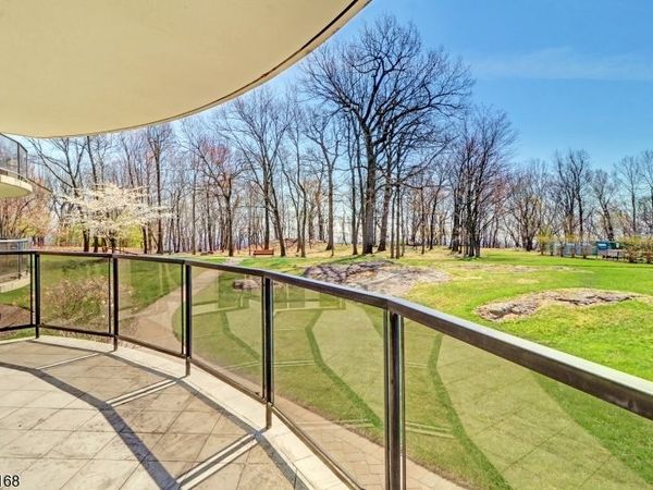 2 Claridge Dr. 1LE, Verona, NJ 07044