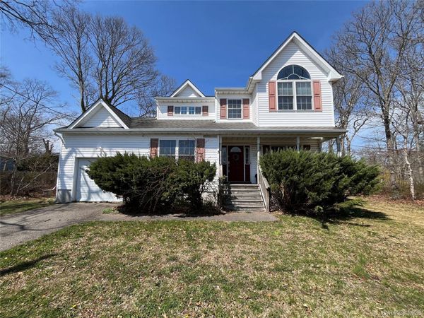 3 Robinwood Drive , Mastic Beach, NY 11951