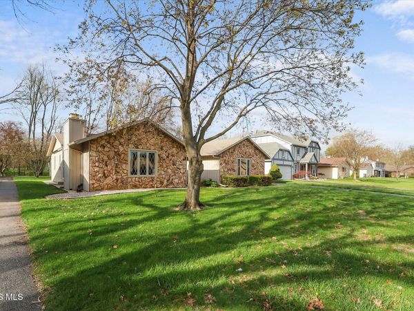 6804 Woodmeadow Drive , Toledo, OH 43617