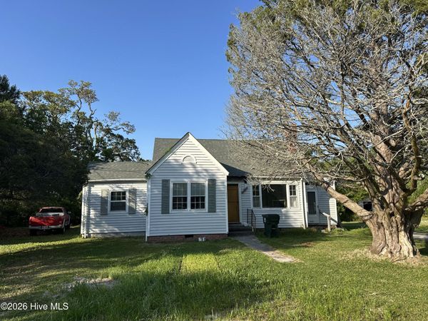 111 Chestnut Drive, Beaufort, NC 28516