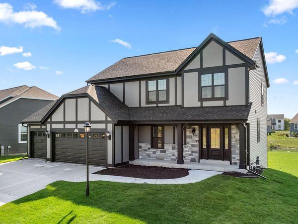 N174W20671 Laurel Springs CIRCLE, Jackson, WI 53037