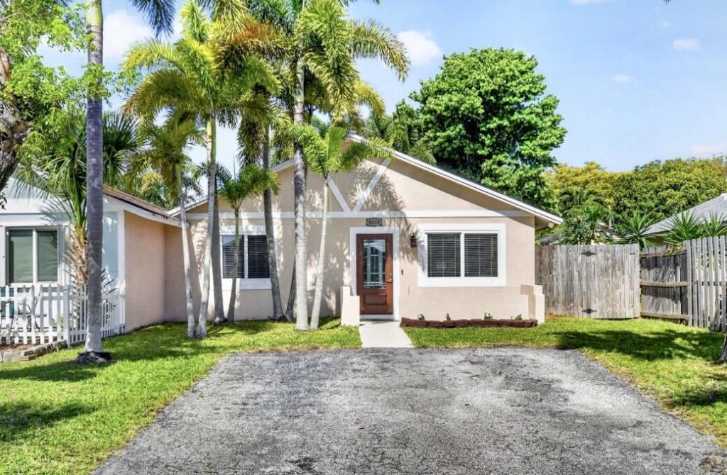 8699 Uranus Terrace, West Palm Beach, FL 33403 Photo