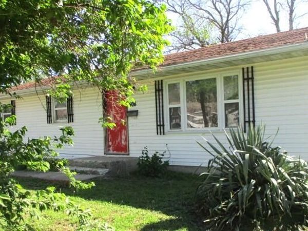 808 S Rollins Street, Centralia, MO 65240