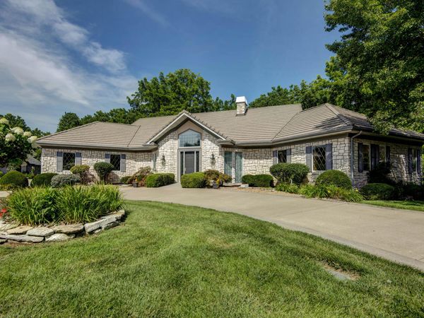 458 S Oaks Drive , Springfield, MO 65809
