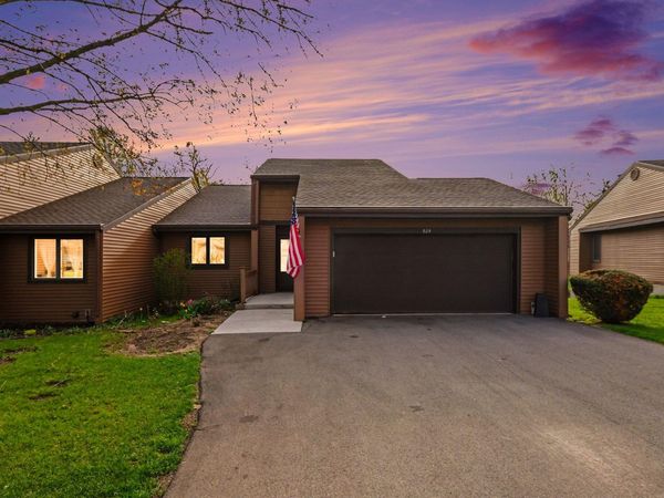 625 Maple Creek Drive, Holland, MI 49423