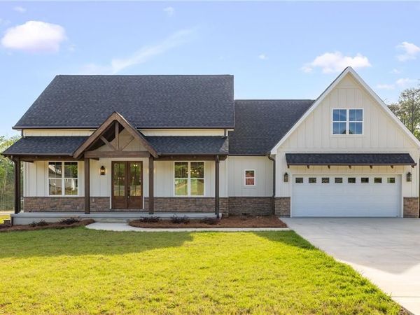 4211 Gracewood Farm Drive , Winston-Salem, NC 27101