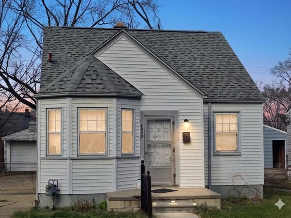 8225 Grandville Avenue, Detroit, MI 48228