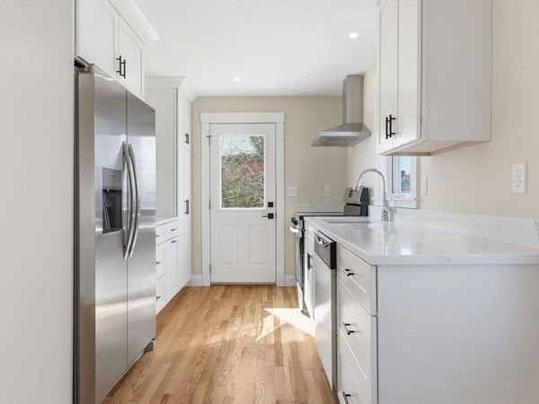 20 Beacon St, Unit 2, Gloucester, MA 01930