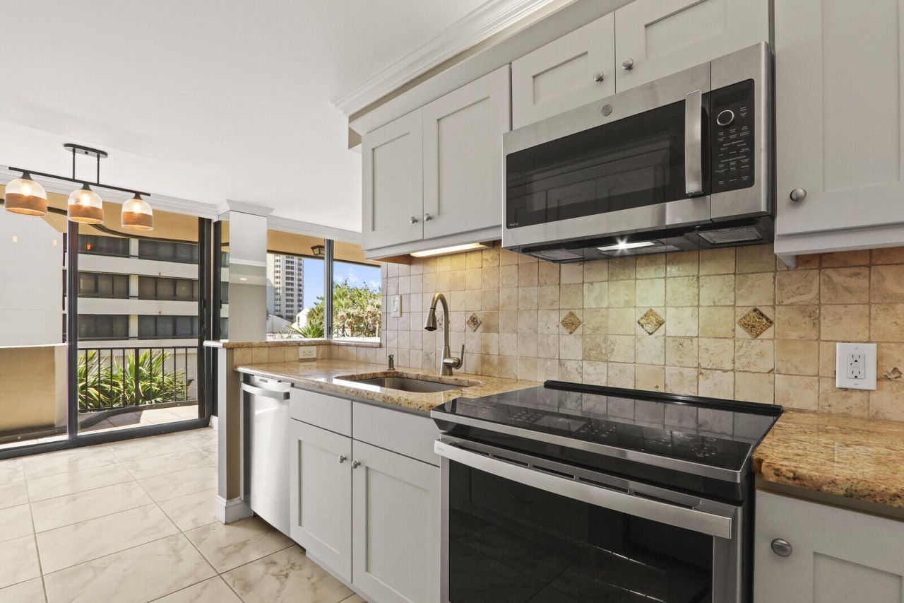 4200 N Ocean, Unit 1-203, Singer Island, FL 33404 Photo