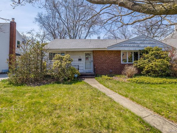 36 Seitz Drive, Bethpage, NY 11714