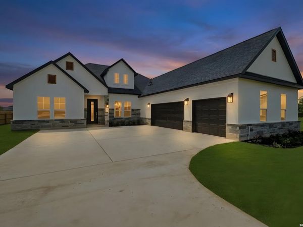 305 Venado Oaks, Castroville, TX 78009