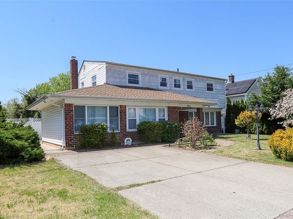 874 Seamans Neck Road, Seaford, NY 11783