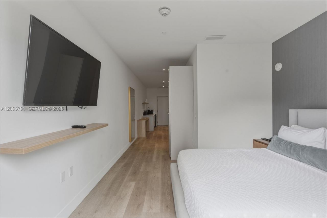 229 SW 9th St , Unit 502, Miami, FL 33130 Photo