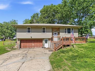 326 Gregory Drive, Gower, MO 64454