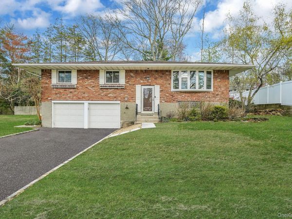 13 Bee Drive , Hauppauge, NY 11788