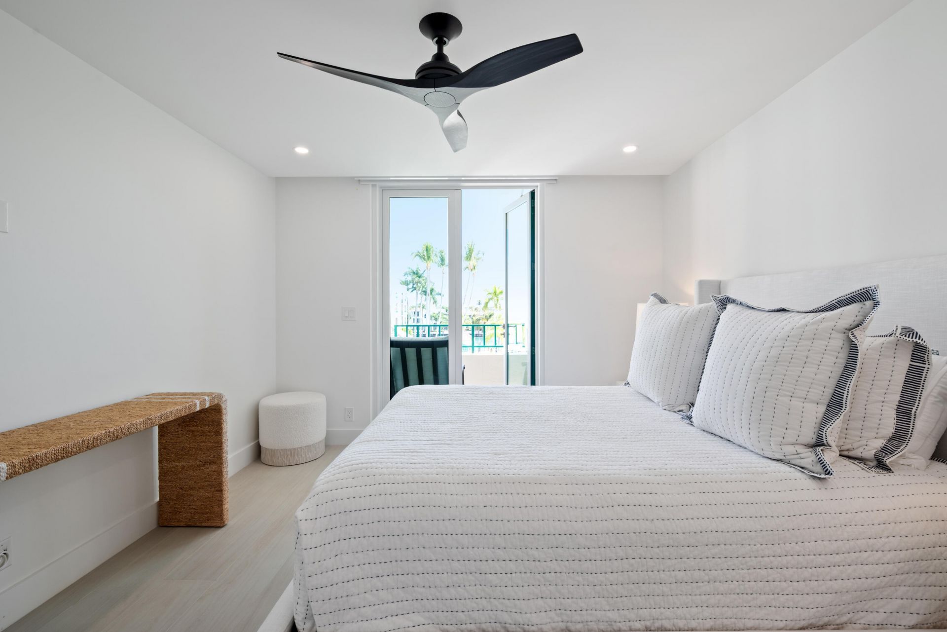 100 SE 5th Avenue, Unit 415, Boca Raton, FL 33432 Photo