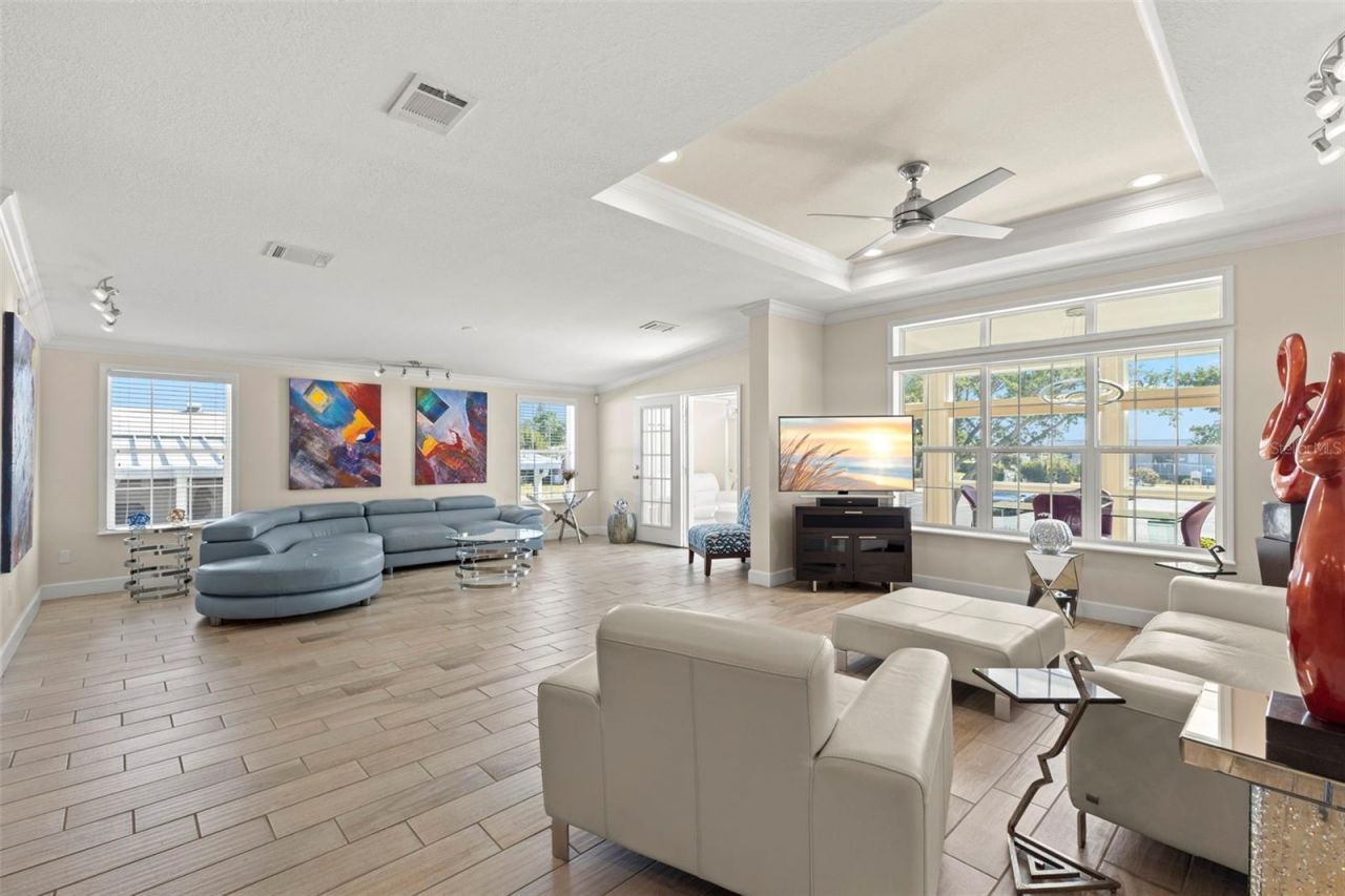 7300 Americana Drive Ne, Unit 143, Saint Petersburg, FL 33702 Photo
