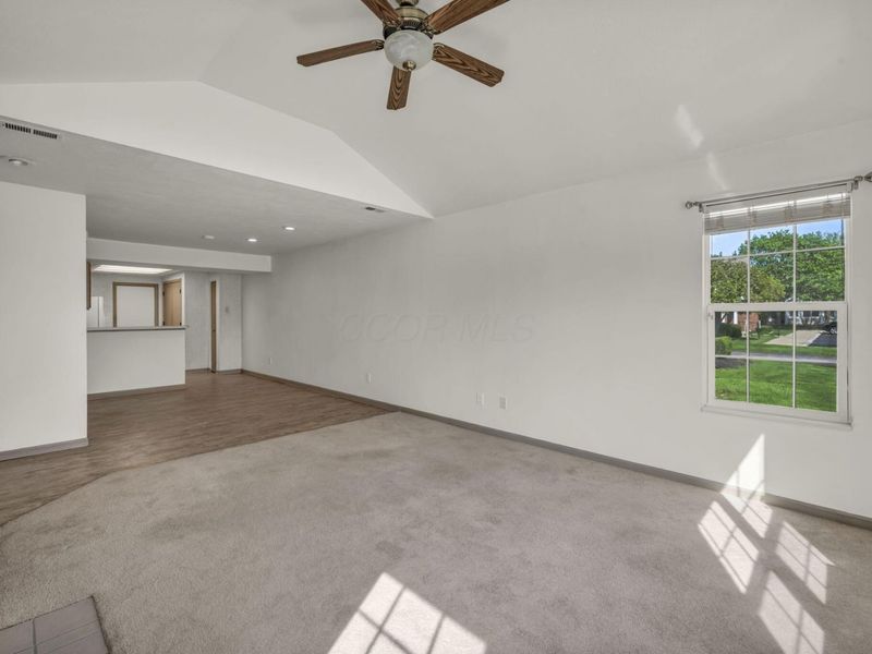 697 Hampton Woods Drive , Marion, OH 43302 Photo 8