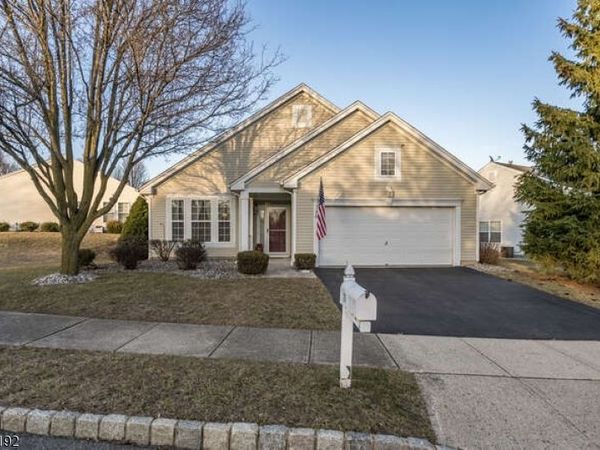 29 Victoria Dr, White, NJ 07823