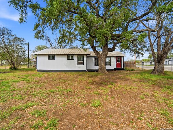 501 E WESTMEYER ST, Poth, TX 78147