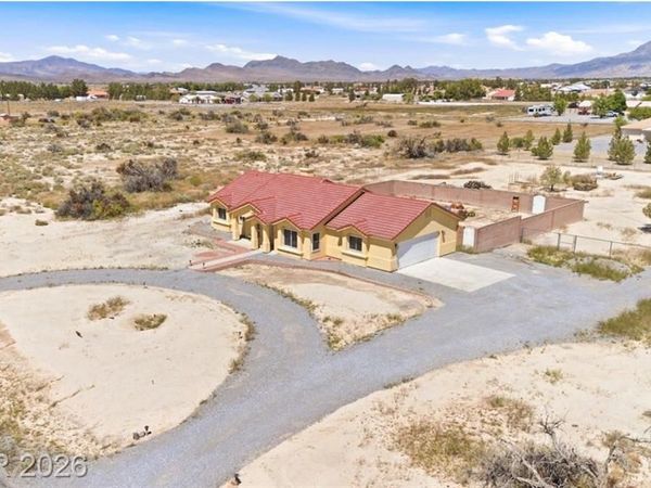 1560 W Hickory Street , Pahrump, NV 89048