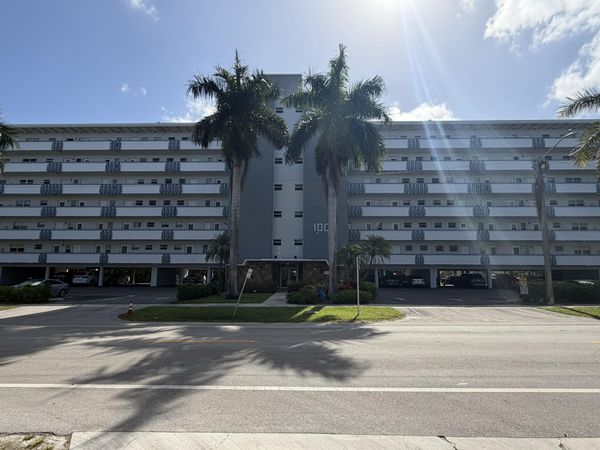 1000 NE 14th Avenue, Unit 304, Hallandale Beach, FL 33009