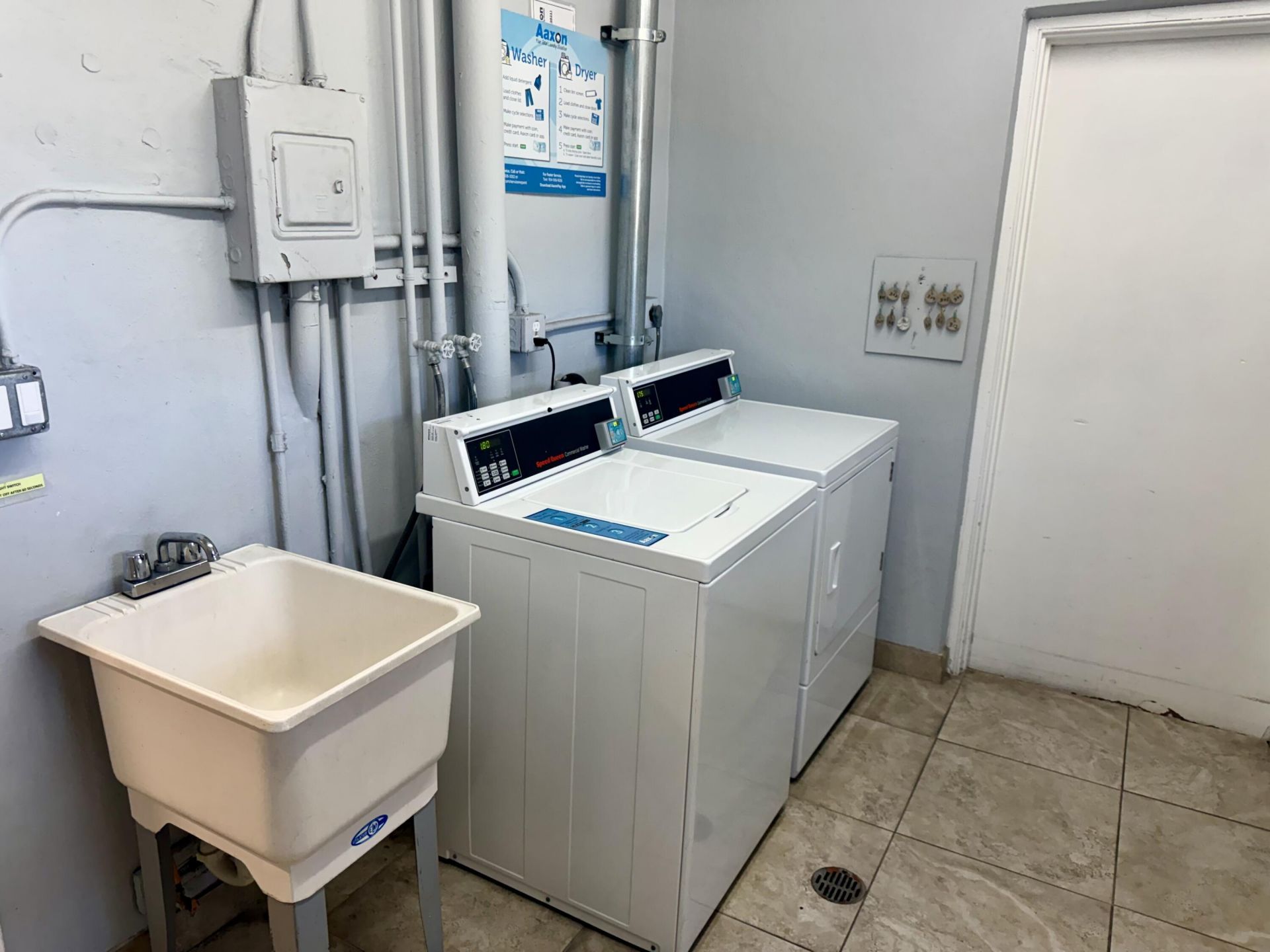 1000 NE 14th Avenue, Unit 304, Hallandale Beach, FL 33009 Photo