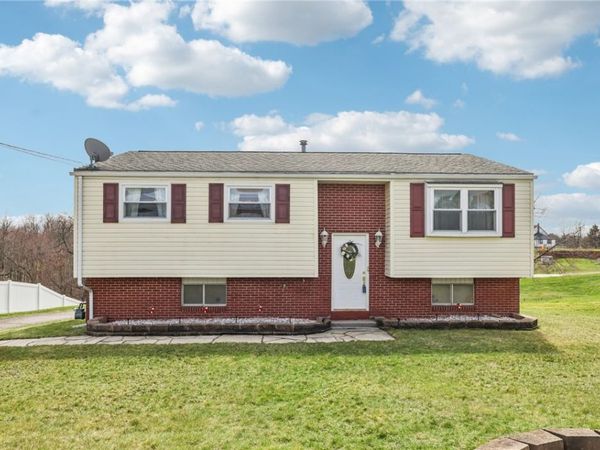 1413 Lexington Dr , New Brighton, PA 15066