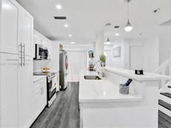 833 NW 81st Avenue, Unit 4, Plantation, FL 33324