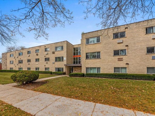 600 McKinley Avenue , Unit 210, Mundelein, IL 60060