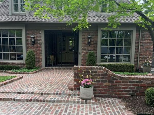 2003 W 69 Terrace, Mission Hills, KS 66208