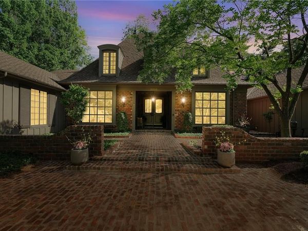 2003 W 69 Terrace, Mission Hills, KS 66208