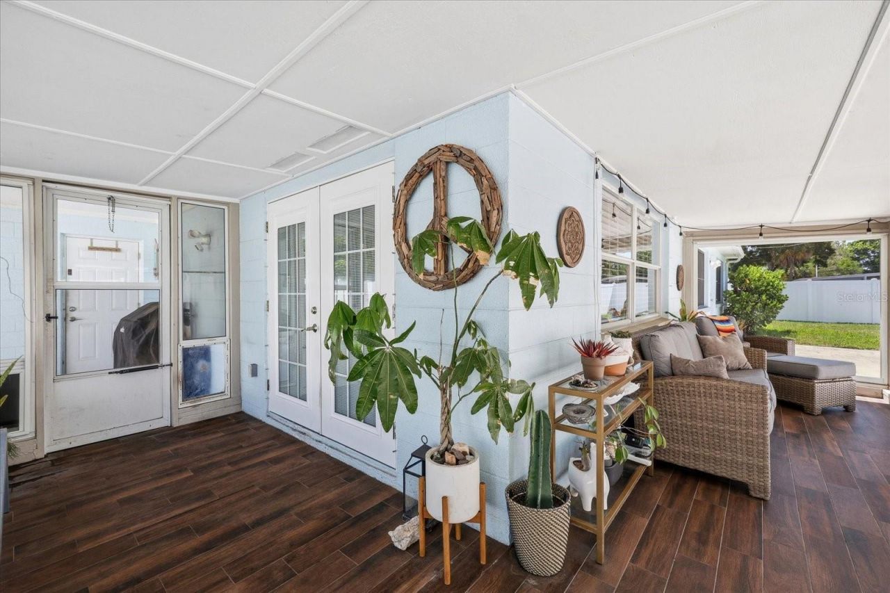 5700 Harding Boulevard Ne, Saint Petersburg, FL 33703 Photo