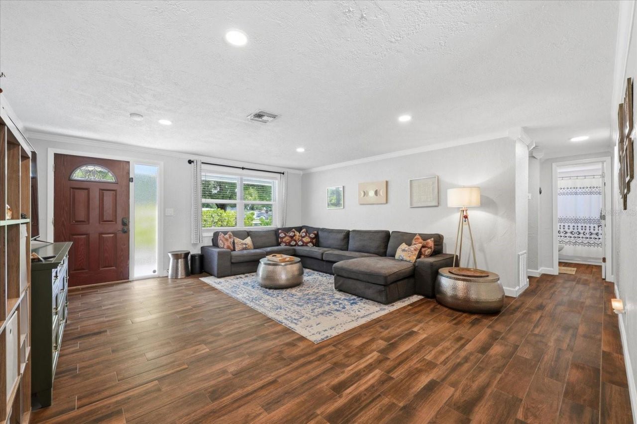 5700 Harding Boulevard Ne, Saint Petersburg, FL 33703 Photo