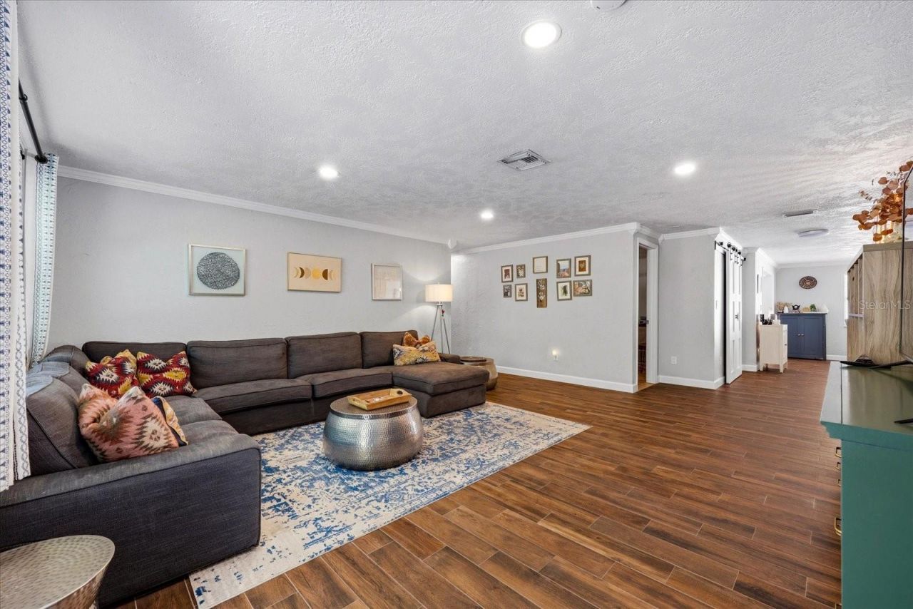 5700 Harding Boulevard Ne, Saint Petersburg, FL 33703 Photo