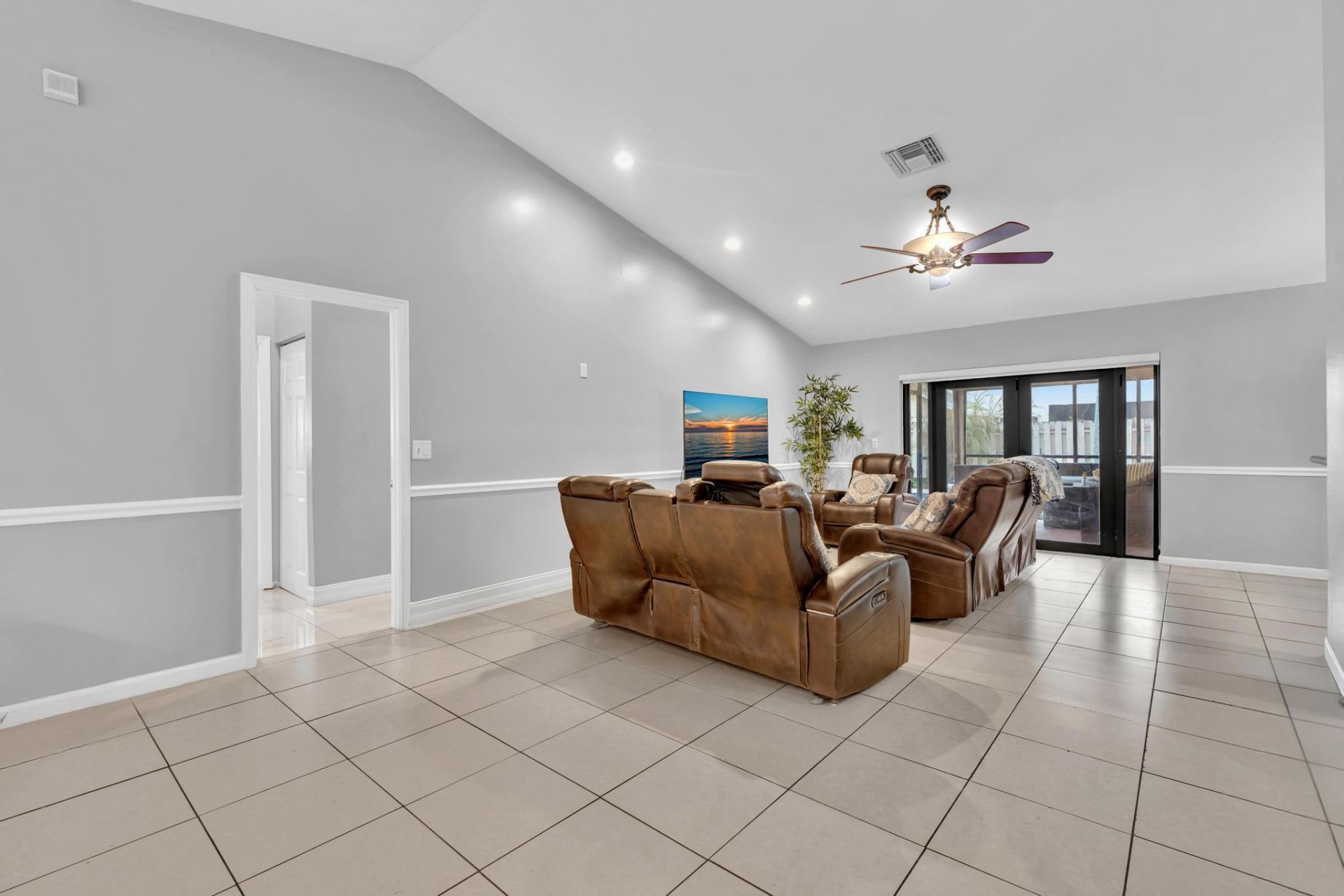 5270 NW 73rd Way, Lauderhill, FL 33319 Photo