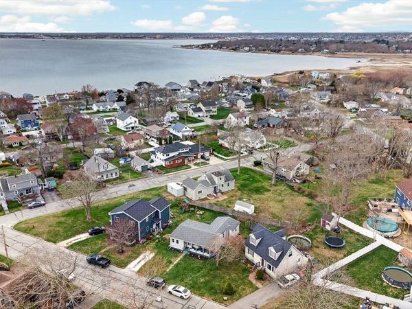 20 Manhattan Ave, Fairhaven, MA 02719