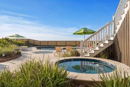 304 Ocean Boulevard photo 4