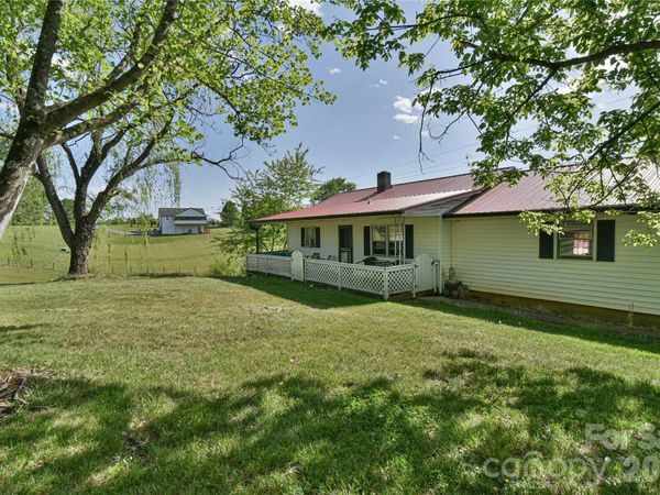 16 Rocking Chair Lane, Leicester, NC 28748