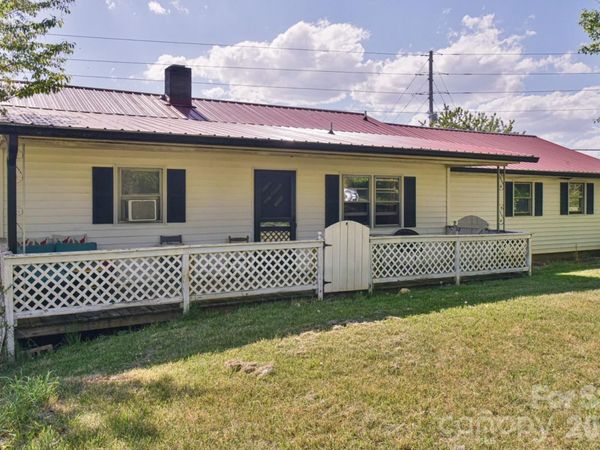 16 Rocking Chair Lane, Leicester, NC 28748