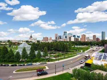 48 Groveland Terrace, Unit 313, Minneapolis, MN 55403